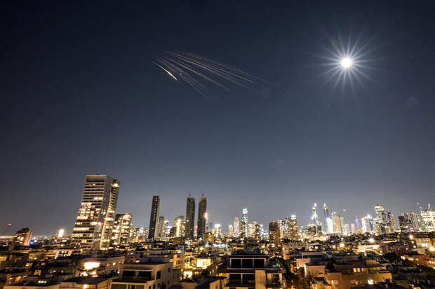 Американские союзники «злятся и боятся, что оружие, которое США требовали у них закупить, никогда не дойдёт до них»