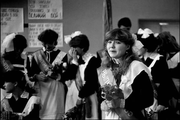 Выпускницы 70-х и 80-х и современные выпускники школ
