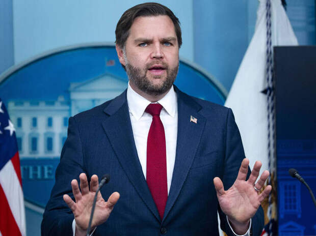 Политолог предложил Вэнсу уйти в отставку, чтобы подготовиться к президентской кампании