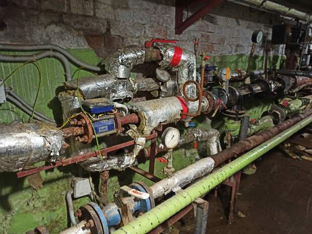 В 11 районах Петербурга отключат горячую воду