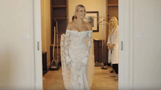 Вау-свадебное платье Хейли Болдуин имеет более причудливые детали, чем мы думали