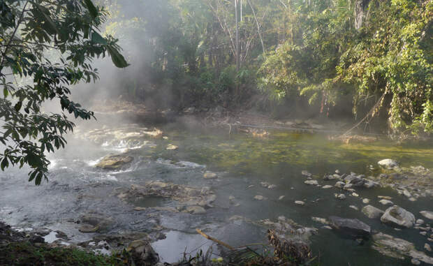 Шанай Тимпишка Температура воды в этой странной реке очень высока. Собственно говоря, она всего на пару градусов ниже температуры кипения. Ученые не имеют никакого понятия, почему так. Ни вулкана, ни термоисточников поблизости нет.