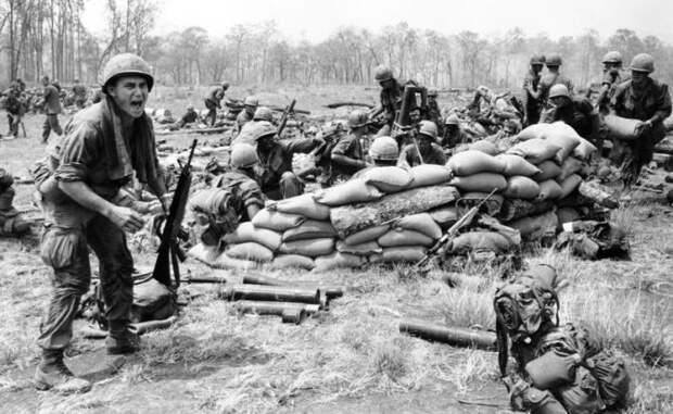 На фото: война во Вьетнами, 1967 год