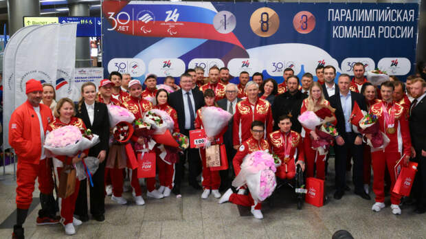 Триумфаторов Паралимпиады встретили в Москве: 12 медалей на шестерых
