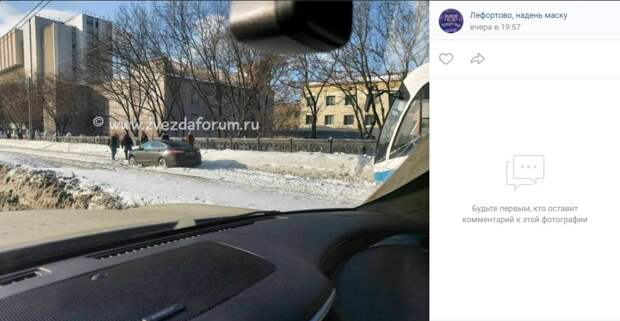 Торопливый водитель перегородил трамвайные пути в Лефортове