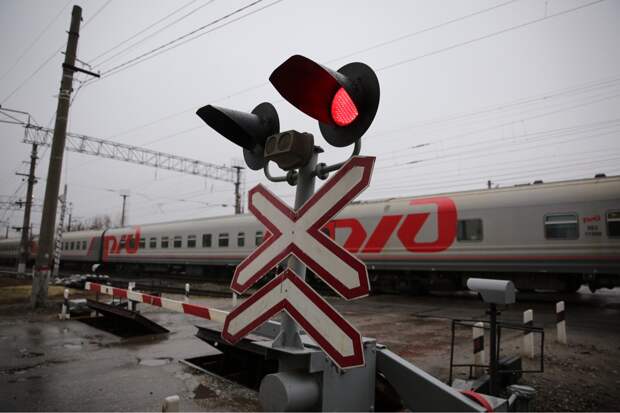 В Астрахани ограничат движение через популярный железнодорожный переезд