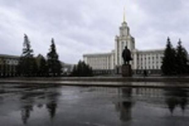 Дом советов под шпилем / Изображение сгенерировано с помощью нейросети Dall-E / amic.ru