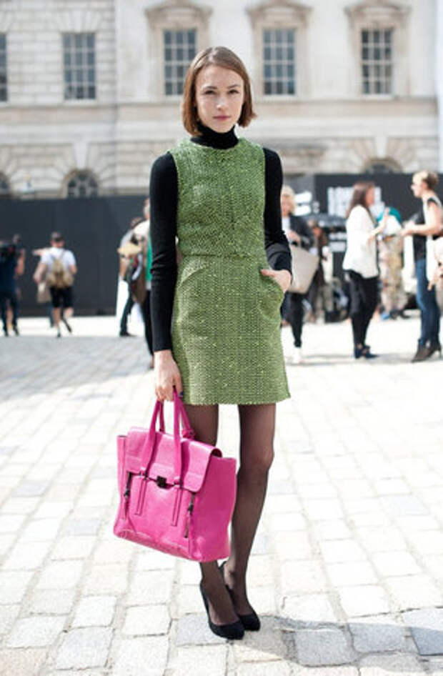 Зеленый сарафан с чем носить