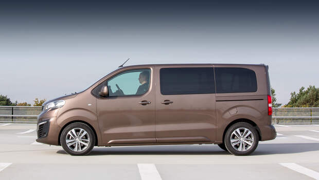 Citroen spacetourer,Peugeot traveller. Модели SpaceTourer и Traveller стоят от 1 999 000 рублей. Догреватель Webasto (непрограммируемый) входит в стандартное оснащение исполнений с дизелями 2.0 и 1.6 для нашего рынка.