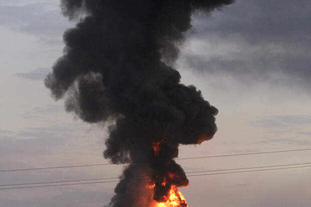 Press TV: в Эль-Кувейте после удара загорелся небоскреб