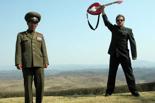 «Попасть в Северную Корею очень легко»: норвежский писатель Мортен Тровик про стереотипы о КНДР