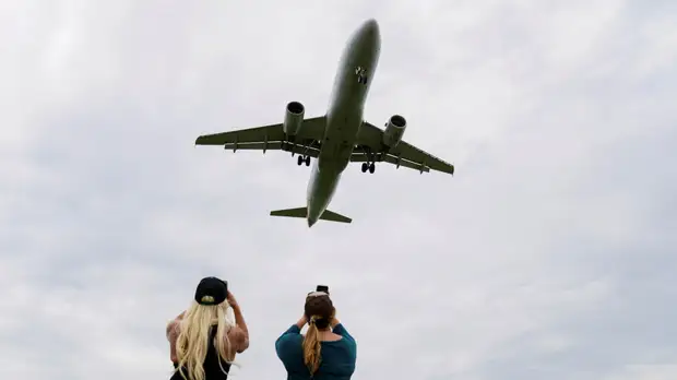 Возобновление авиасообщения, перерасчёт пенсий и новые тарифы ОСАГО: что изменится в жизни россиян с августа