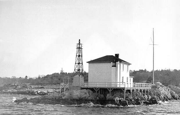 Маяк Лайм-Рок, смотрителем которого был отец Айды. Источник: commons.wikimedia.org Маяк Лайм-Рок, смотрителем которого был отец Айды. Источник: commons.wikimedia.org