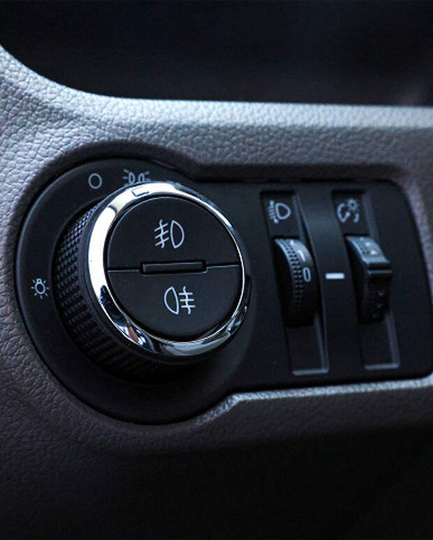 Представлен обновленный Chevrolet Cobalt. Теперь у него есть подогрев сидений и круиз-контроль