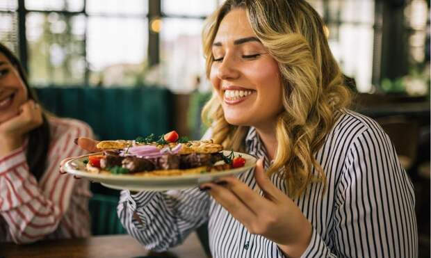 Соленое — скучно, хрустящее — обидно: как ваша тарелка выдает то, что вы чувствуете