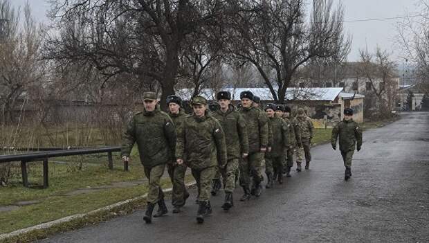 Российские военные, работающие в Совместном центре по контролю и координации (СЦКК) в городе Соледар Российские военные, работающие в Совместном центре по контролю и координации (СЦКК) в городе Соледар