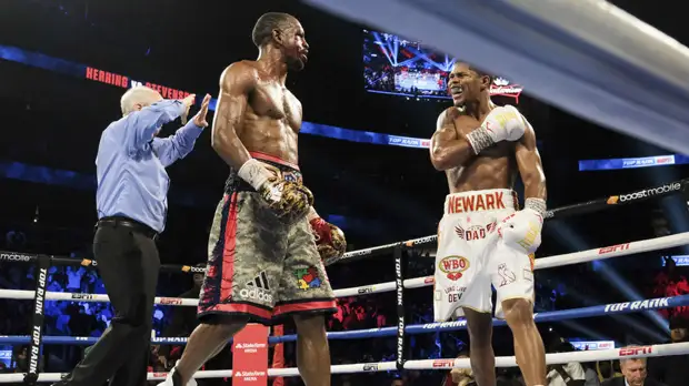 Стивенсон победил Херринга нокаутом и завоевал титул WBO во втором полулёгком весе