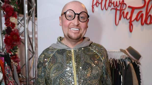 Шура рассказал, как оставил зуб в поролоновом микрофоне на концерте — видео Super