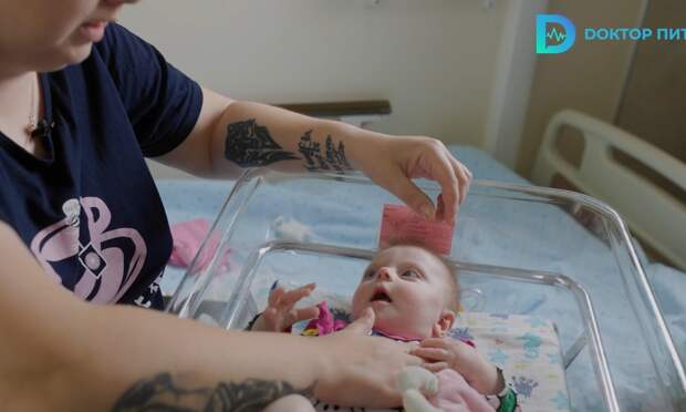 «Сначала капризничала, а потом перестала дышать»: мама откачала дочь, вспомнив уроки ОБЖ