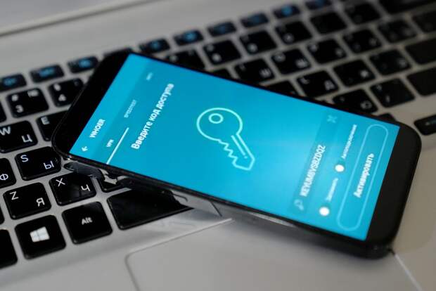 Россиян предупредили о новой схеме мошенников через СМС-бомбинг с кодами