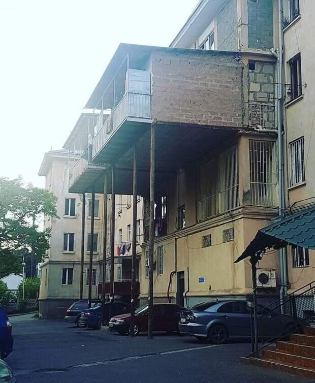 Скромностью тут и не пахнет Скромностью тут и не пахнет