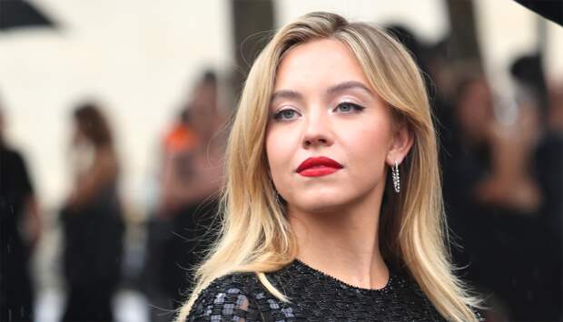 sydney sweeney paris fashion week