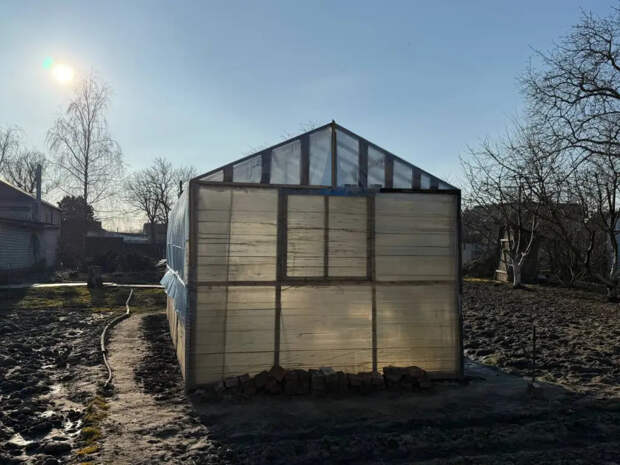 Поликарбонат теперь не в моде: нашла для теплицы материал лучше – пыли нет, а стоит сущие копейки