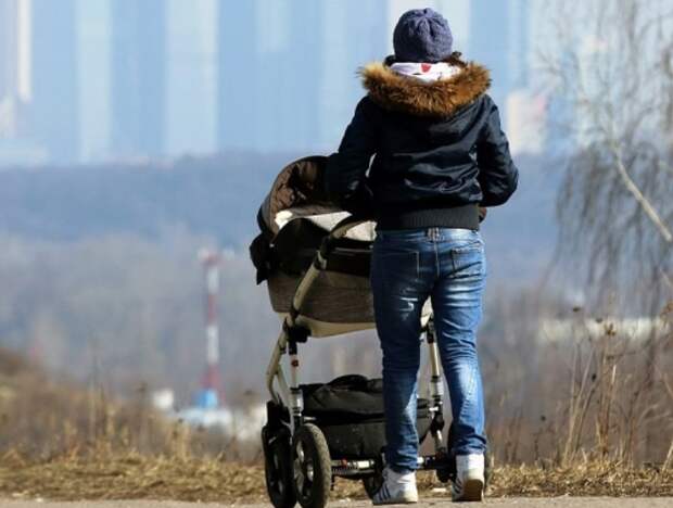 В Госдуме предложили ввести дополнительный отпуск при рождении внуков