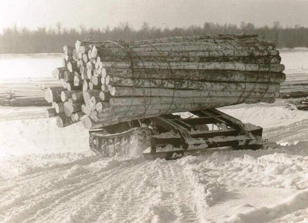 Тракторы, лесовозы, мотоциклы — какие машины помогали советским людям в работе?