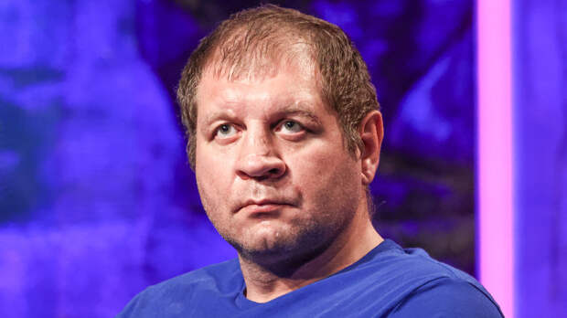 Александр Емельяненко встретил Новый год в спортзале