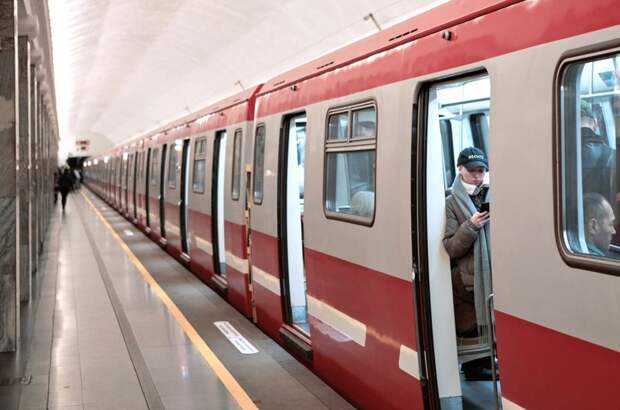 Пассажир упал на пути на станции метро «Волковская» в Петербурге