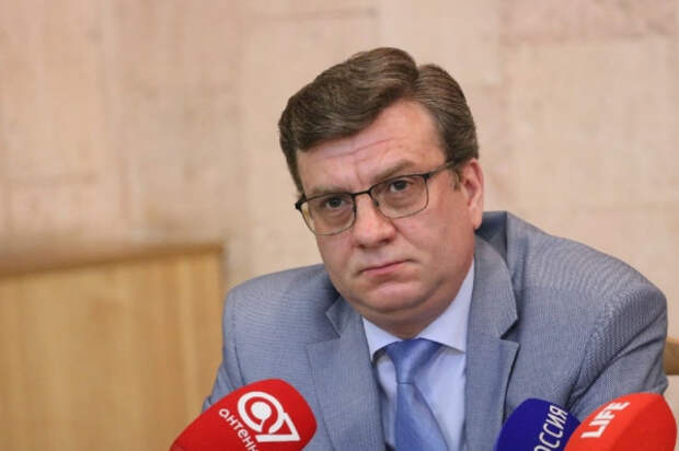 В Омской области продолжаются поиски главы регионального Минздрава