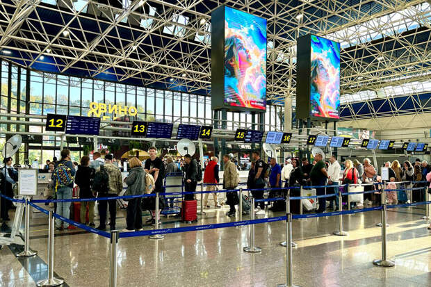 SHOT: более 100 авиарейсов задержали или отменили в Сочи из-за угроз атак дронов