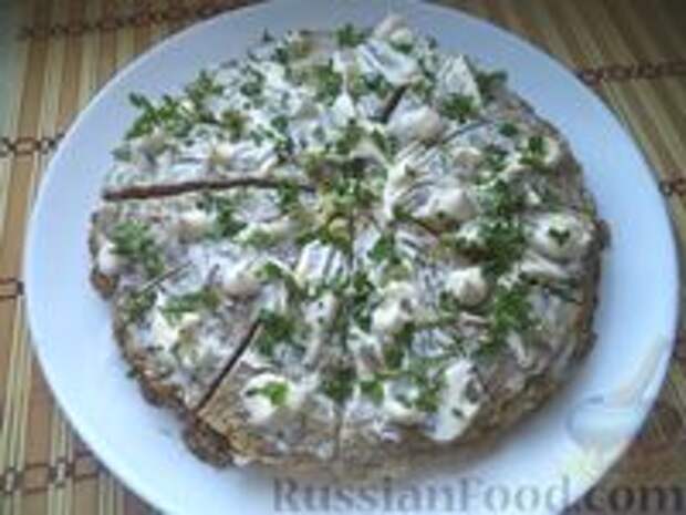 Фото к рецепту: Закусочный торт из куриной печени
