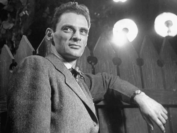 Драматург на премьере своей пьесы *Все мои сыновья*, 1947 | Фото: story.ru
