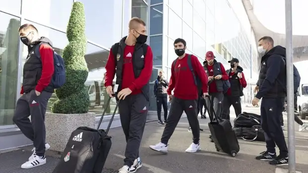 Сборная России вылетела в Казань на матч со Словакией