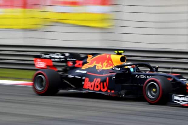 Red Bull переманил из Mercedes более 200 инженеров