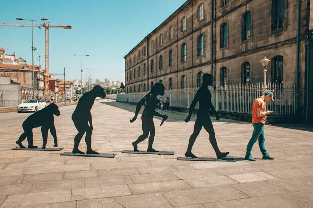 Почему люди продолжают эволюционировать?