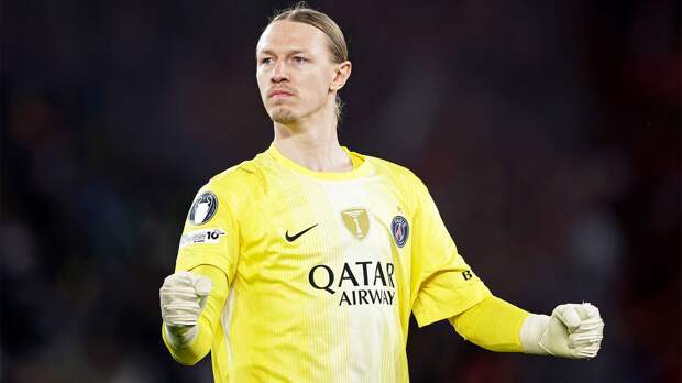 Дасаев упрекнул Сафонова: «Зачем на колени падать? Мяч в тебя летит — стой спокойно и отбивай»