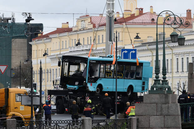 СК РФ просит арестовать главу автоколонны в Петербурге после аварии с автобусом