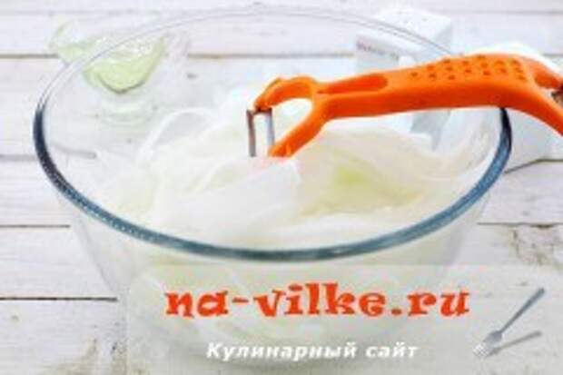 Салат из белой редьки и помидоров