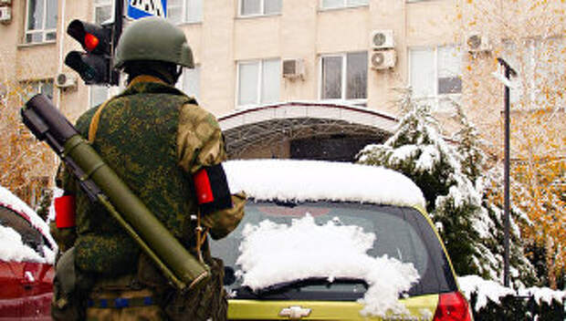 Военнослужащий в Луганске. Архивное фото