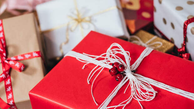 Продать, выкинуть или передарить: что делать с ненужными подарками