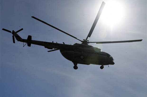 В Мурманской области вертолет Ми-8 экстренно сел из-за отказа двигателей