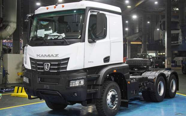 КАМАЗ выпустил первый экземпляр нового седельного тягача