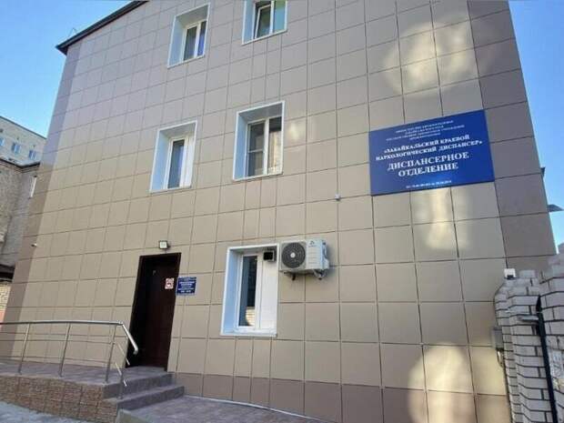 В наркологическом диспансере разделили очереди из пациентов и проходящих медосмотры