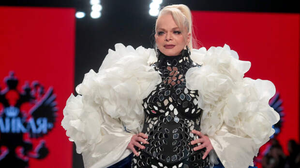 Суд обязал дропперов вернуть Ларисе Долиной почти 49 млн рублей