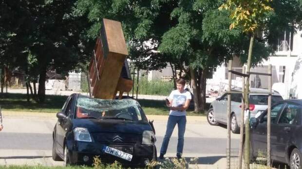 Пианино на машине