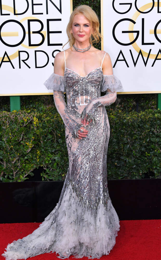 Nicole Kidman In Alexander McQueen Golden Globes 2017