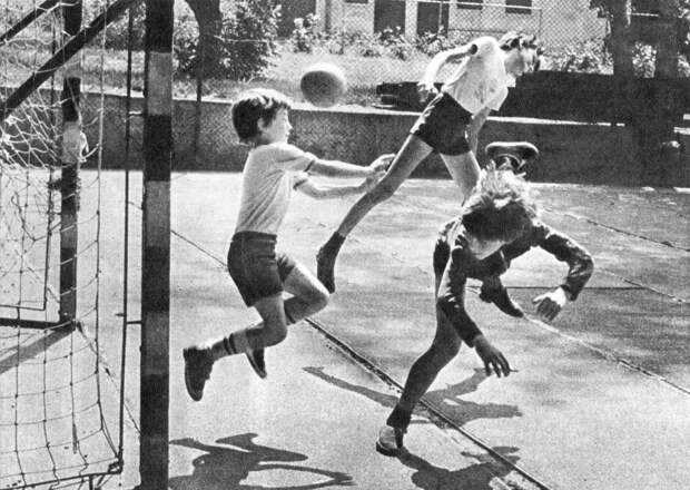 Фотография: По волнам памяти: как мы жили и играли во дворах нашего детства №11 - BigPicture.ru